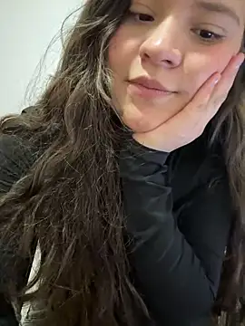 Emilyybennet  online show from April 23, 10:55 pm