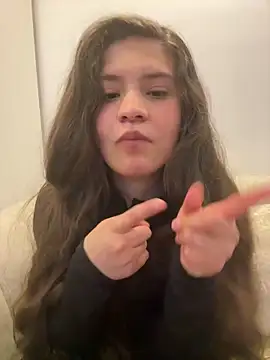 Emilyybennet  online show from May 2, 1:11 am