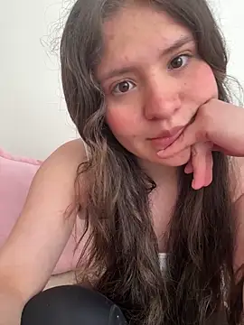 Emilyybennet  online show from April 10, 8:05 pm