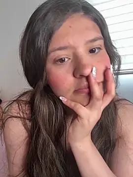 Snapshot of Emilyybennet_ chatting on June 9, 7:48 pm Emilyybennet online show from June 9, 7:48 pm