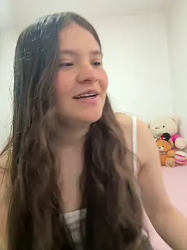 Snapshot of Emilyybennet_ chatting on June 15, 9:25 pm Emilyybennet online show from June 15, 9:25 pm