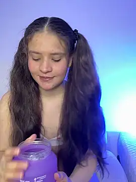 Emilyybennet  online show from March 18, 2:58 am