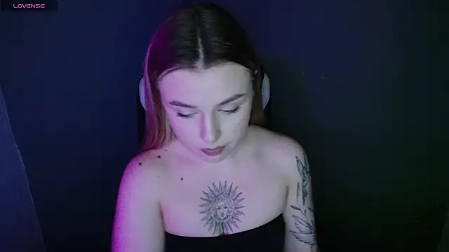 Snapshot of AngelicaHollywood chatting on November 11, 10:04 pm AngelicaHollywood online show from November 11, 10:04 pm