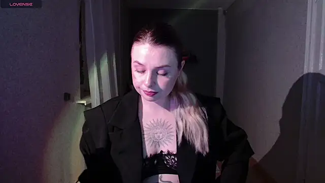 AngelicaHollywood online show from June 7, 8:03 pm