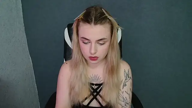 Snapshot of AngelicaHollywood chatting on September 28, 9:11 pm AngelicaHollywood online show from September 28, 9:11 pm