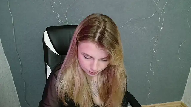 Snapshot of AngelicaHollywood chatting on November 23, 8:08 pm AngelicaHollywood online show from November 23, 8:08 pm