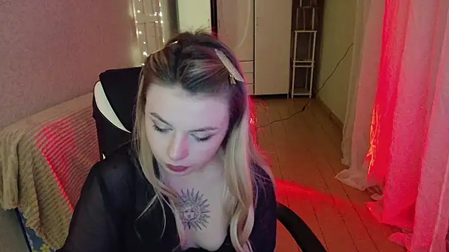 Snapshot of AngelicaHollywood chatting on February 14, 7:03 pm AngelicaHollywood online show from February 14, 7:03 pm