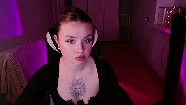 Snapshot of AngelicaHollywood chatting on February 25, 9:47 pm AngelicaHollywood online show from February 25, 9:47 pm