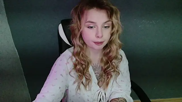 Snapshot of AngelicaHollywood chatting on November 25, 6:19 pm AngelicaHollywood online show from November 25, 6:19 pm