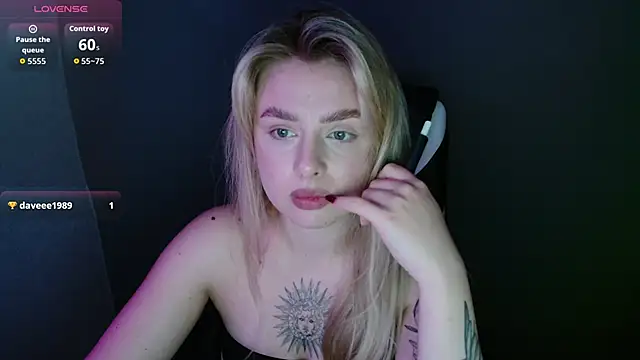 Snapshot of AngelicaHollywood chatting on October 4, 8:21 pm AngelicaHollywood online show from October 4, 8:21 pm