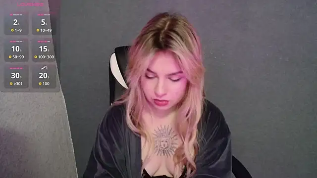 Snapshot of AngelicaHollywood chatting on October 9, 8:20 pm AngelicaHollywood online show from October 9, 8:20 pm