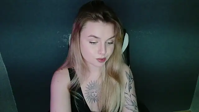 Snapshot of AngelicaHollywood chatting on November 18, 9:51 pm AngelicaHollywood online show from November 18, 9:51 pm