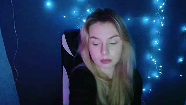 Snapshot of AngelicaHollywood chatting on November 20, 7:58 pm AngelicaHollywood online show from November 20, 7:58 pm