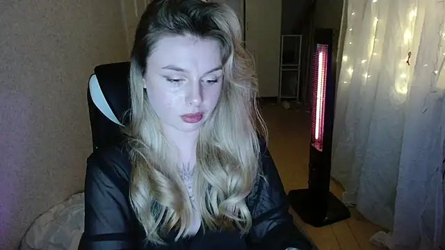 Snapshot of AngelicaHollywood chatting on December 4, 8:41 pm AngelicaHollywood online show from December 4, 8:41 pm