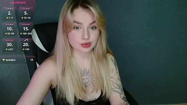Snapshot of AngelicaHollywood chatting on October 5, 8:43 pm AngelicaHollywood online show from October 5, 8:43 pm