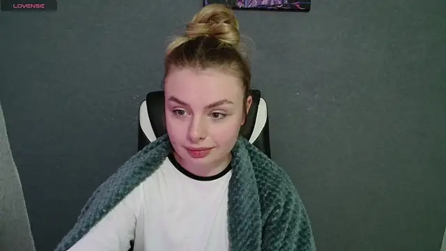 Snapshot of AngelicaHollywood chatting on November 4, 10:24 pm AngelicaHollywood online show from November 4, 10:24 pm