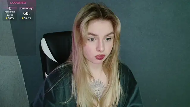 Snapshot of AngelicaHollywood chatting on October 25, 6:52 pm AngelicaHollywood online show from October 25, 6:52 pm