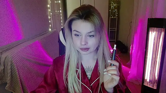 Snapshot of AngelicaHollywood chatting on February 10, 8:19 pm AngelicaHollywood online show from February 10, 8:19 pm