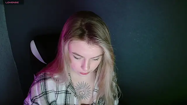 Snapshot of AngelicaHollywood chatting on November 2, 10:26 pm AngelicaHollywood online show from November 2, 10:26 pm