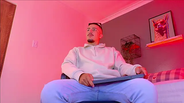 MrFox   online show from February 14, 7:25 pm