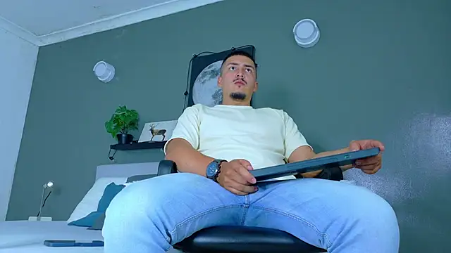 MrFox   online show from November 18, 7:39 pm