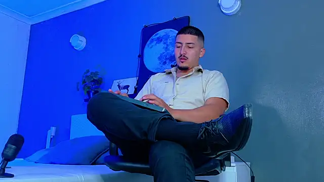 MrFox   online show from December 15, 12:00 pm