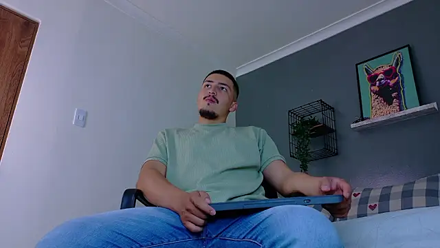 MrFox   online show from March 16, 7:27 pm