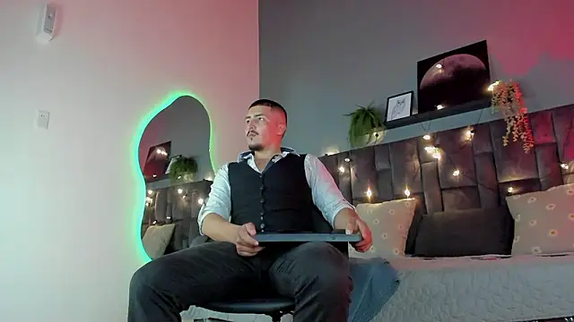 MrFox   online show from February 7, 7:33 pm