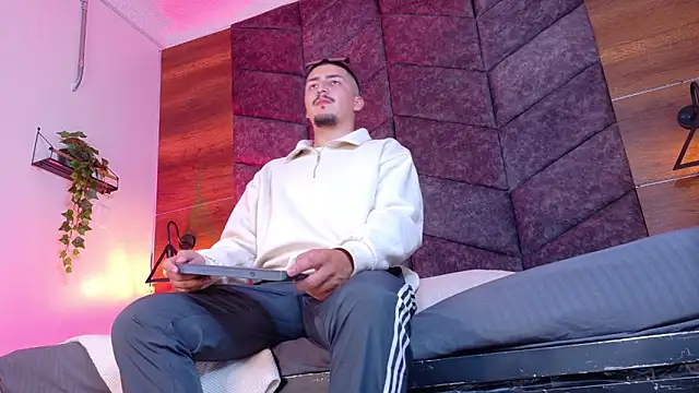 MrFox   online show from February 2, 7:35 pm