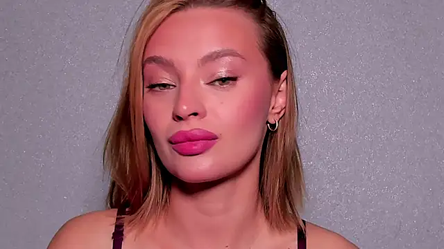 OliviaReece online show from November 23, 6:01 am