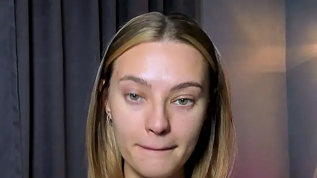 OliviaReece online show from December 18, 7:02 am