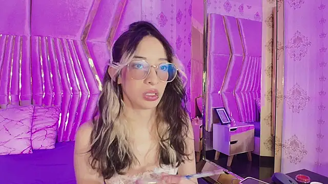 Snapshot of Emilia_Bons chatting on October 27, 2:07 pm Emilia Bons online show from October 27, 2:07 pm