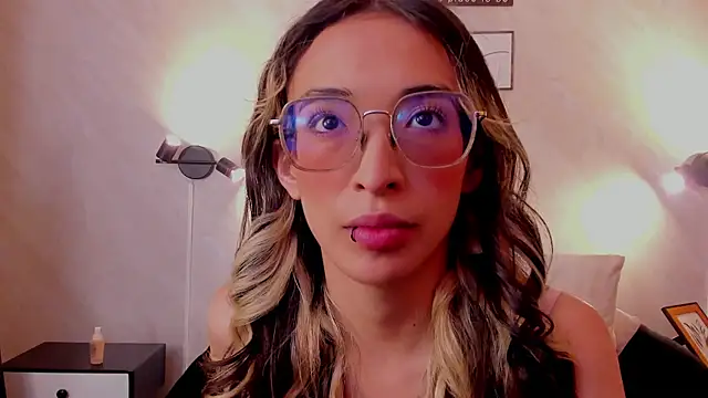 Snapshot of Emilia_Bons chatting on November 4, 2:54 pm Emilia Bons online show from November 4, 2:54 pm