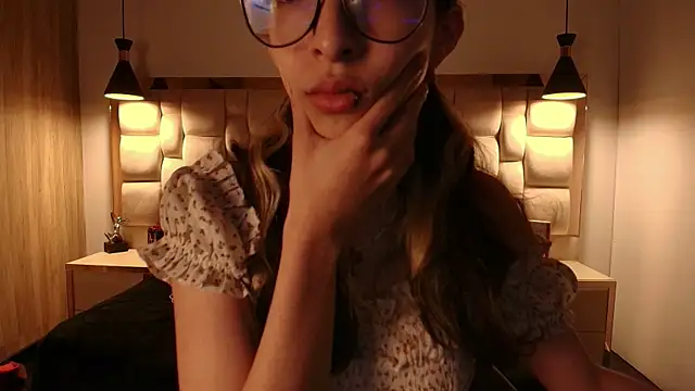 Emilia Bons online show from February 23, 1:55 pm