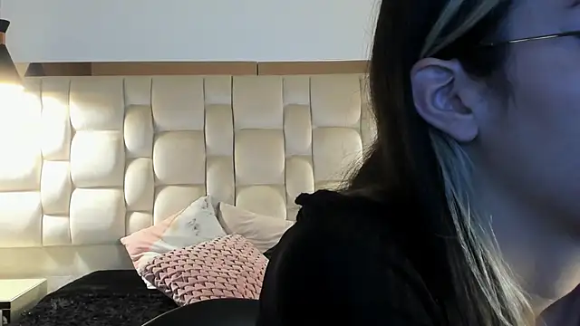 Snapshot of Emilia_Bons chatting on September 30, 3:40 pm Emilia Bons online show from September 30, 3:40 pm