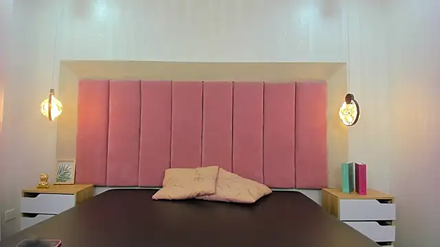 Snapshot of Emilia_Bons chatting on October 8, 1:56 pm Emilia Bons online show from October 8, 1:56 pm