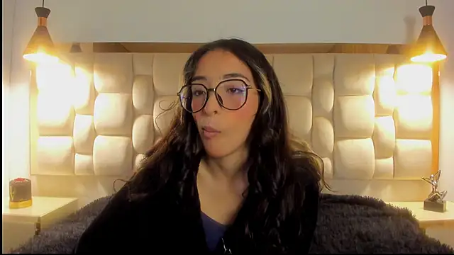 Snapshot of Emilia_Bons chatting on November 17, 1:59 pm Emilia Bons online show from November 17, 1:59 pm