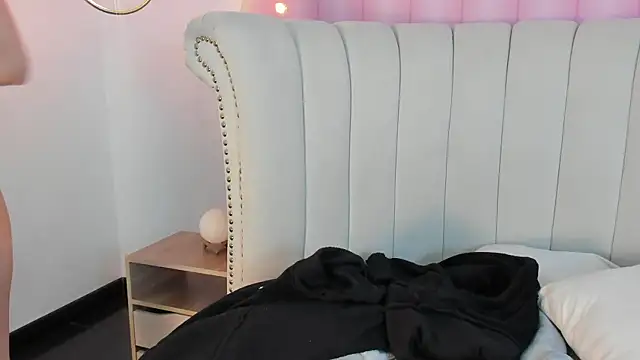 Emilia Bons online show from February 5, 1:51 pm