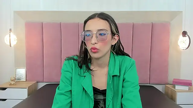 Snapshot of Emilia_Bons chatting on October 3, 1:45 pm Emilia Bons online show from October 3, 1:45 pm