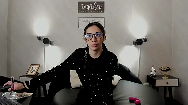 Emilia Bons online show from January 17, 3:48 pm