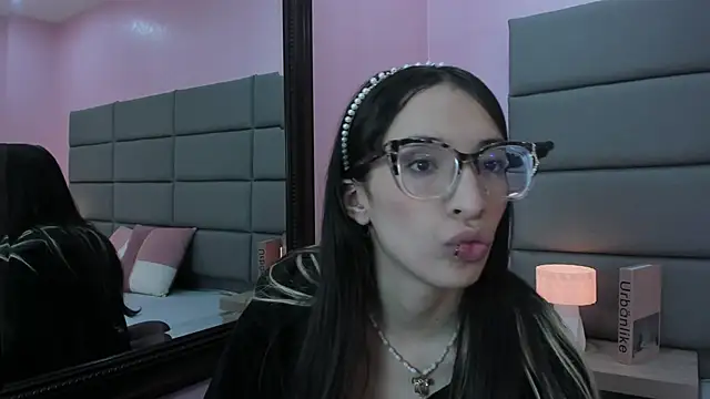 Emilia Bons online show from April 9, 12:44 pm