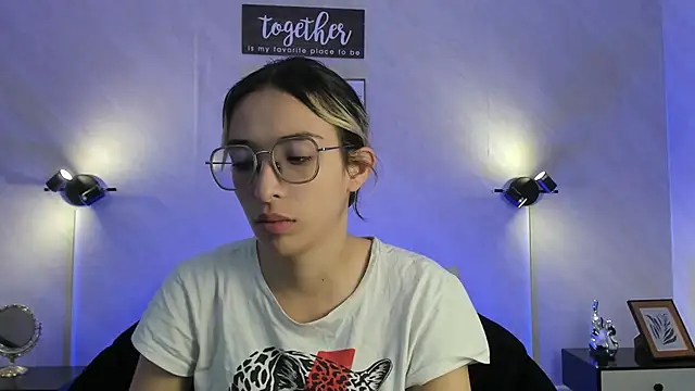 Snapshot of Emilia_Bons chatting on September 18, 1:25 pm Emilia Bons online show from September 18, 1:25 pm