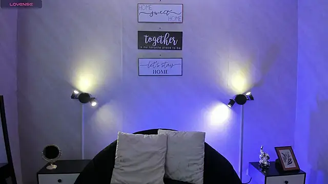 Snapshot of Emilia_Bons chatting on October 6, 2:07 pm Emilia Bons online show from October 6, 2:07 pm