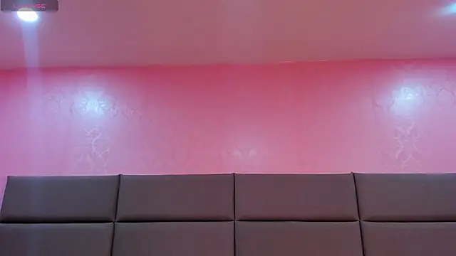 Emilia Bons online show from April 2, 2:19 am