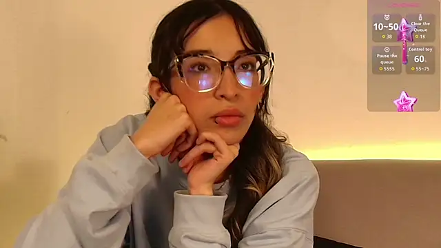 Emilia Bons online show from April 2, 2:24 pm