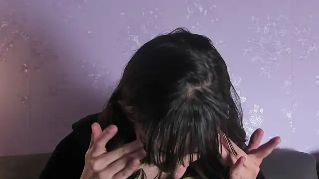 Emilia Bons online show from April 14, 12:54 pm