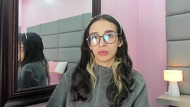 Emilia Bons online show from February 19, 1:30 pm