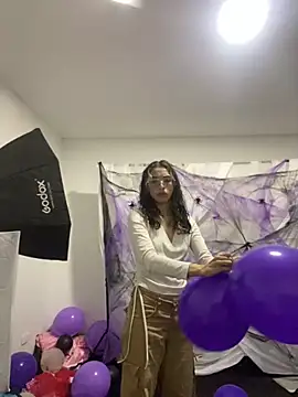 Snapshot of Emilia_Bons chatting on October 8, 1:40 am Emilia Bons online show from October 8, 1:40 am