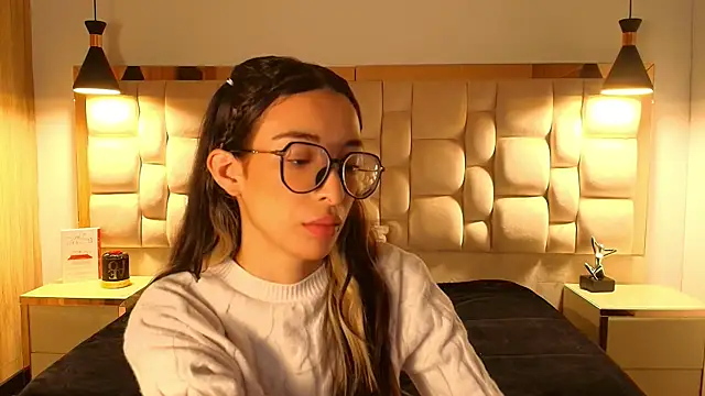 Emilia Bons online show from February 9, 2:15 pm