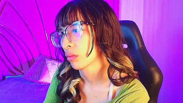 Emilia Bons online show from April 17, 12:41 pm